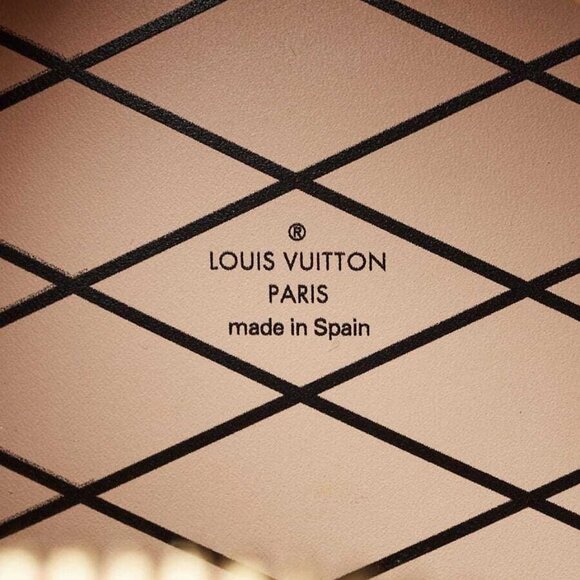 Louis Vuitton Cerise Monogram Vernis Mini Boite Chapeau Bag - Picture 12 of 12